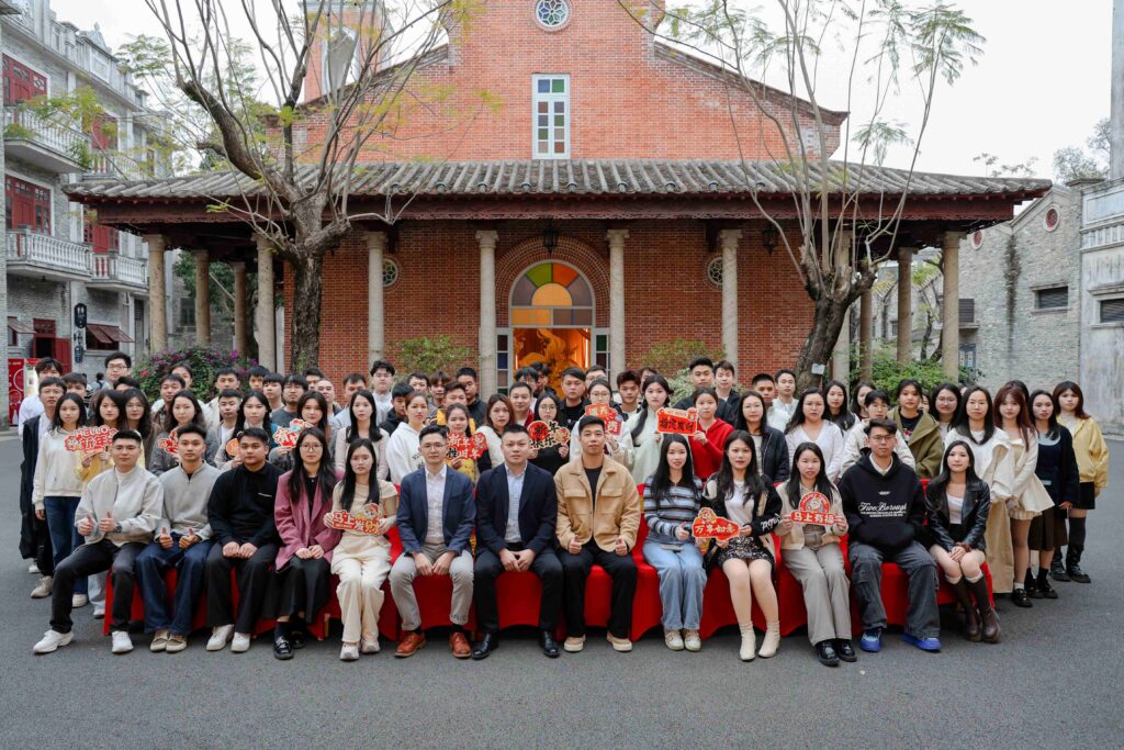 One Team The COWTOTAL family gathers at Chikan Resort.